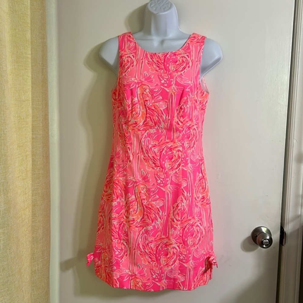 Lilly Pulitzer Dress Size 00 fits like a XS please see measurements below 👇